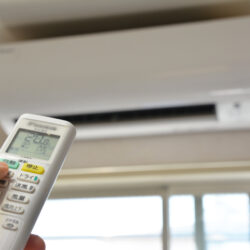 冷暖房による寒暖差と関節への影響：適切な対策と予防法